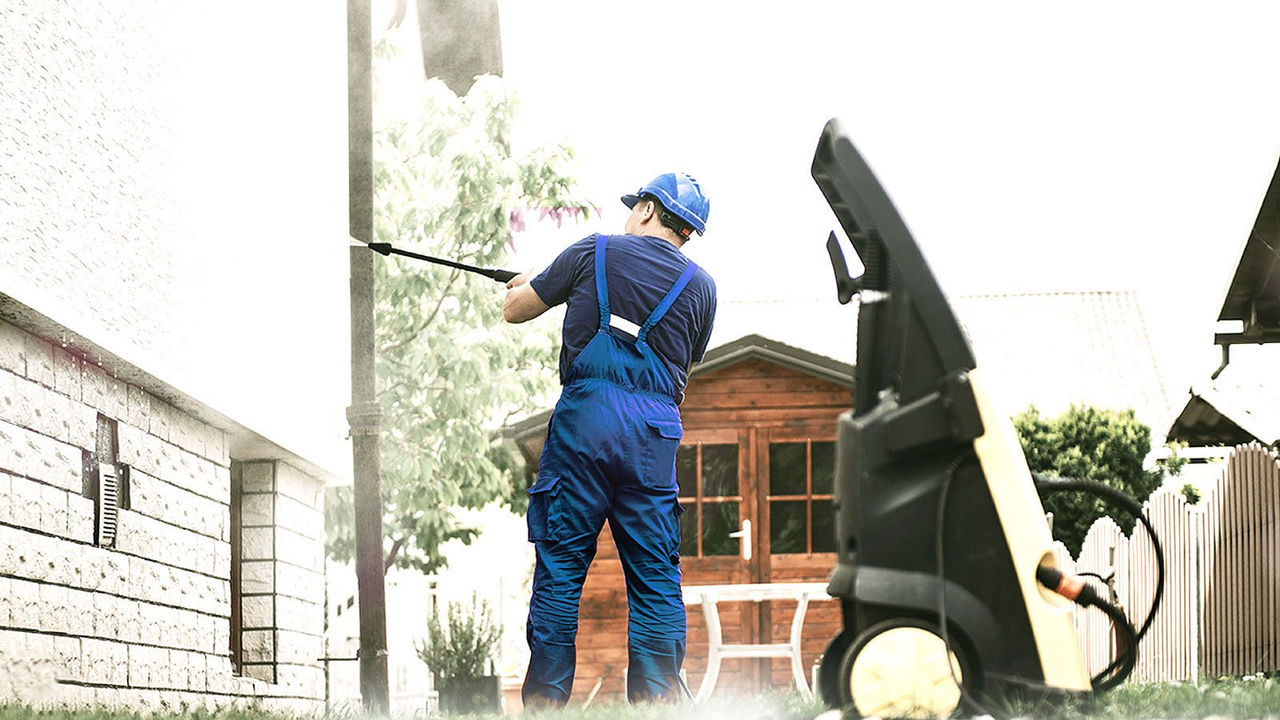 Rümi offers professional pressure washing services in Edmonton. Our experts are quick, efficient, and will bring your outdoor surfaces back to life.