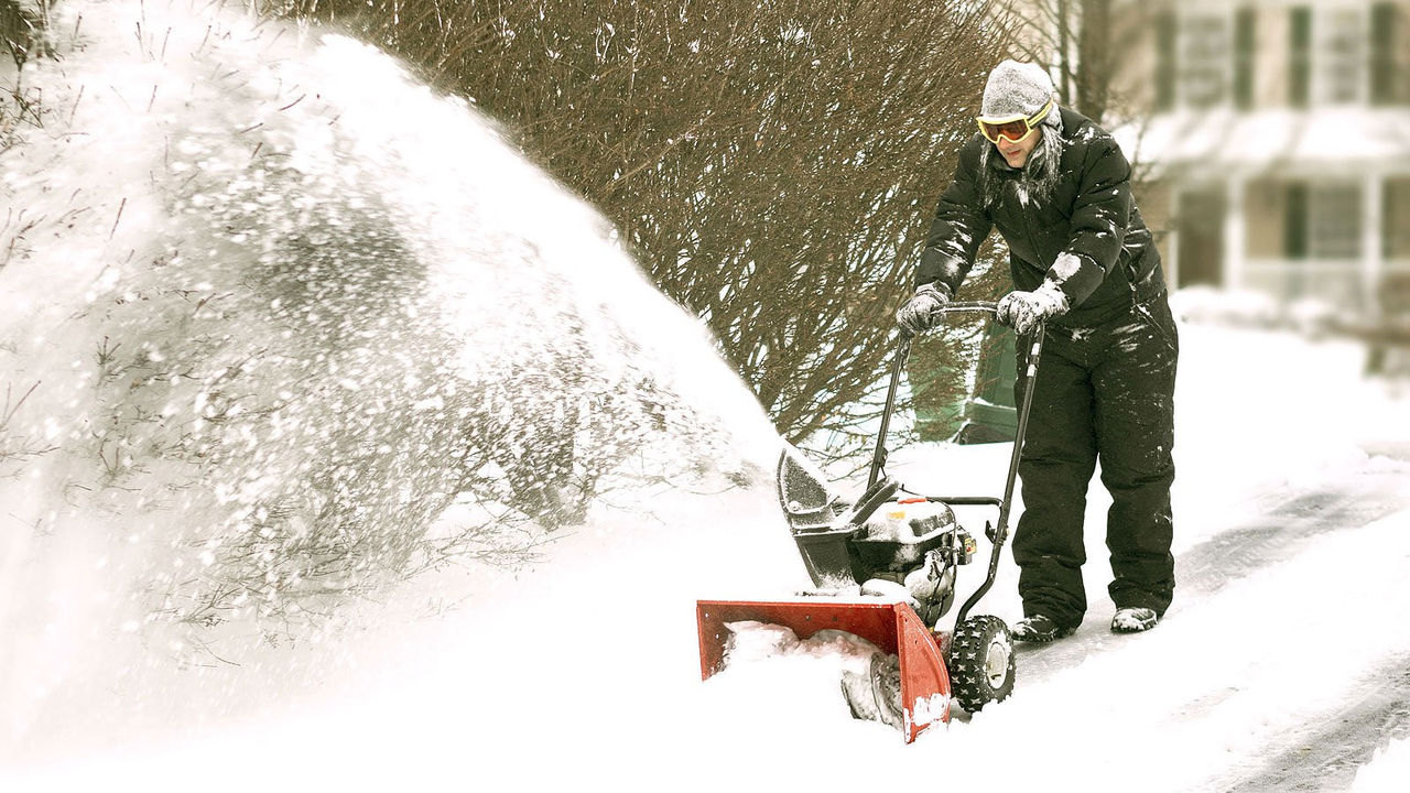 Looking for snow removal in Edmonton or Grande Prairie? Rümi’s professionals provide quick and efficient snow removal services. Get in touch today!