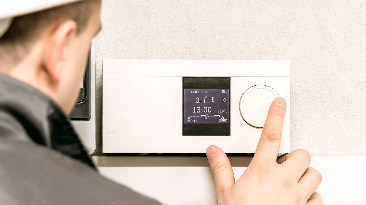 Need a new thermostat installed? Rümi heating and cooling experts install smart thermostats! Available in Calgary, Edmonton, Lethbridge & Red Deer.
